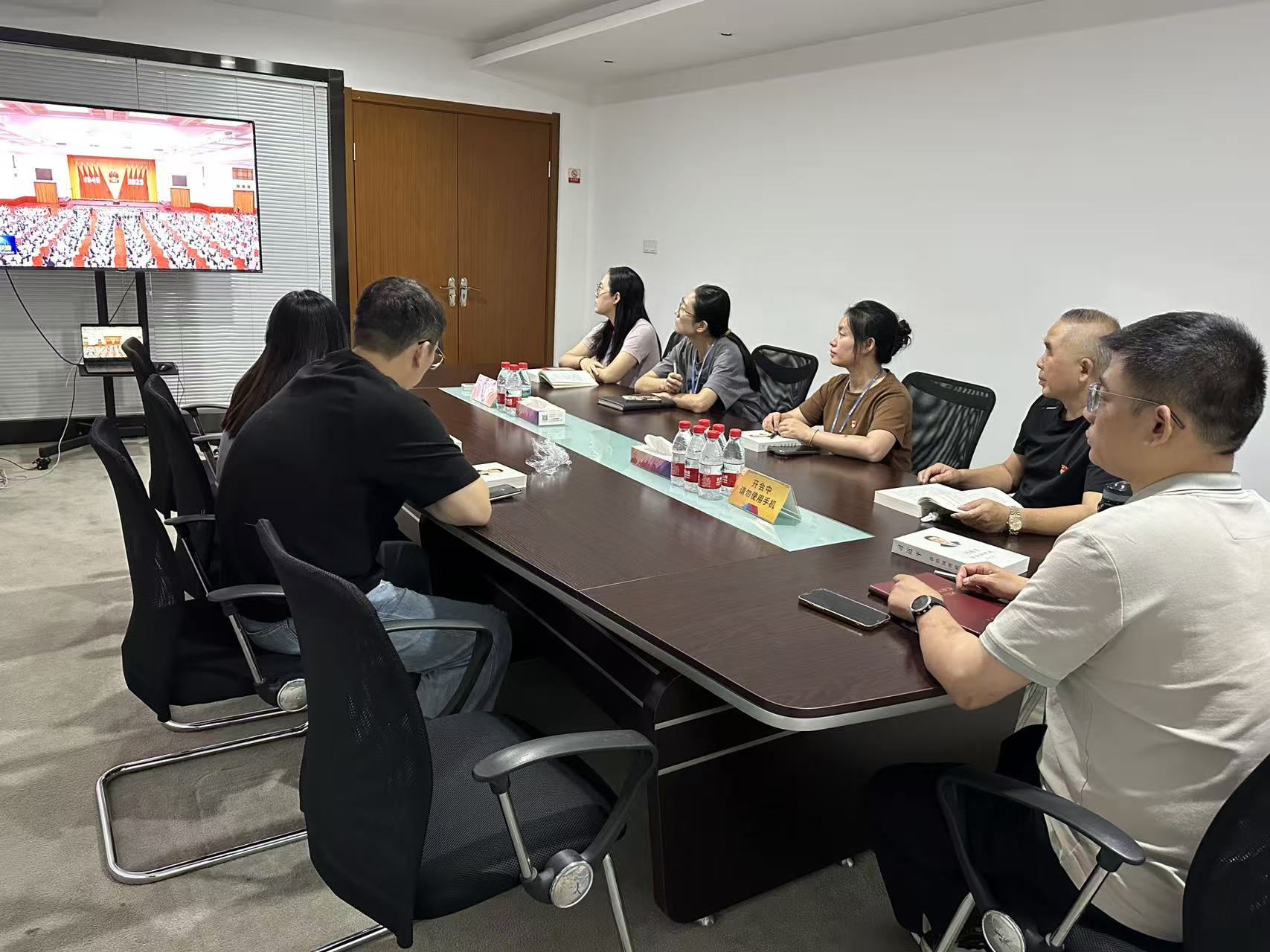 水晶城黨支部開展10月黨員固定活動