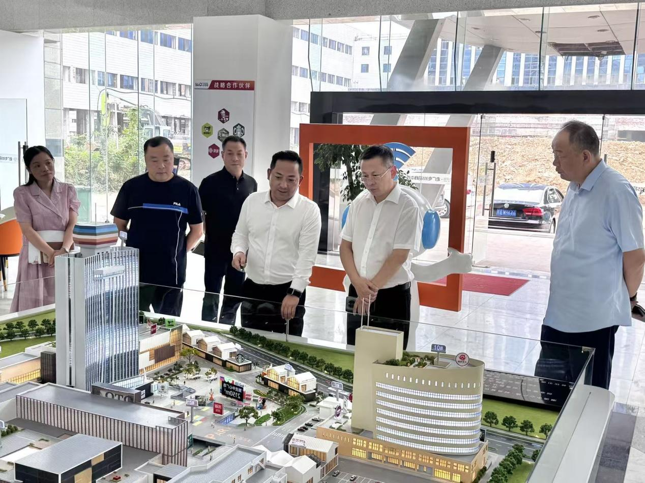 合肥市包河區(qū)區(qū)委副書(shū)記劉登銀調(diào)研安徽老廣電355潮流創(chuàng)意社區(qū)